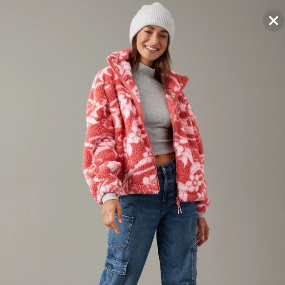 American Eagle sherpa zip up sweater. Size Medium.  
Fits M/L - Picture 2 of 10